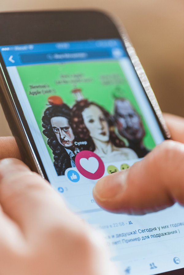 Top compétences pour maîtriser les réseaux sociaux essentiels